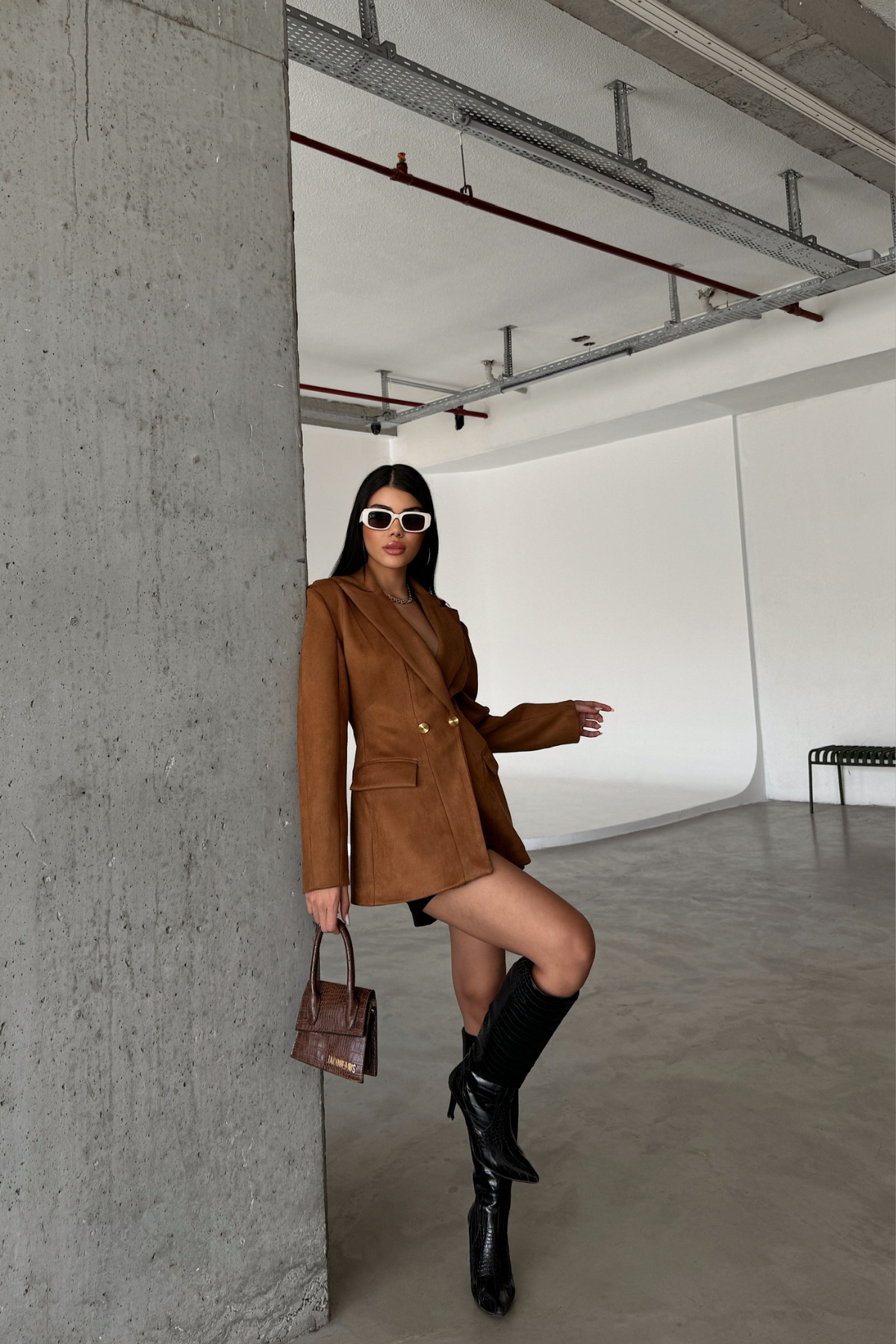 Model wearing tan/brown hourglass blazer with gold buttons – LARYVOE women’s clothing