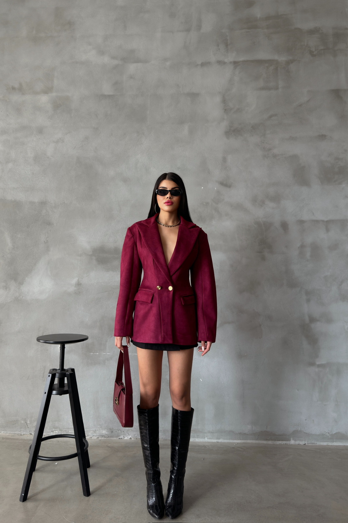 Hourglass blazer in burgundy with fitted silhouette – women’s blazer by LARYVOE